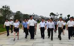 李炳军副省长视察奇异果体育集团